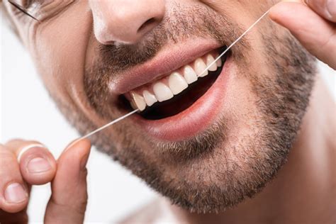 ¿Cómo usar el hilo dental? - Clínica Dental Gingiden - Dentista en Culleredo