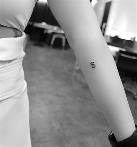 $ Dollar sign tattoo on Becky G's left inner forearm. | Tatuajes sutiles, Tatuaje diminuto ...