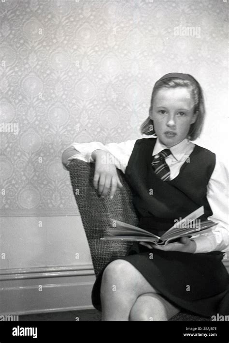 Teenage british schoolgirl in uniform hi-res stock photography and ...