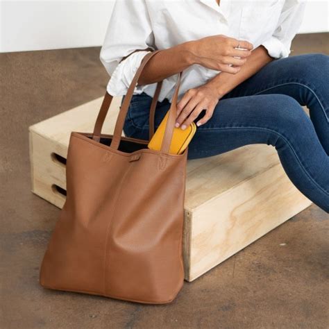 Best leather tote with zipper | The Styles Blog - Make a Style Statement