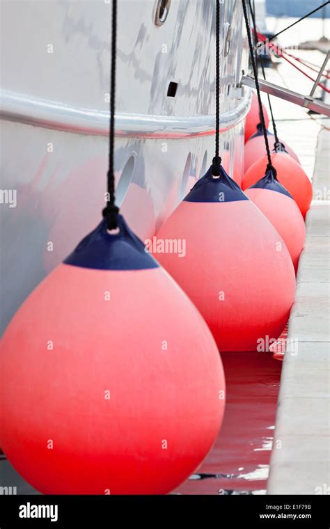 Ship fenders hi-res stock photography and images - Alamy