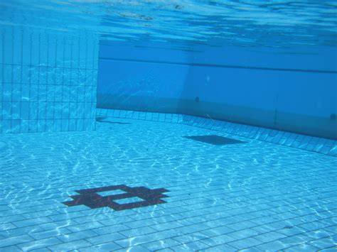 File:Swimming pool underwater 1.JPG - Wikimedia Commons