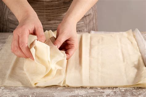 Phyllo Dough: Ingredients, Nutrition and How To Use It