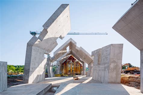 Peri-Schalung für Mausoleum des Martyriums in Michniów (Polen) - Betonbau / Betonschalung ...