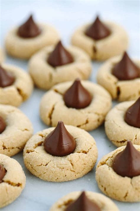 Hershey Kiss Gingerbread Cookies / Thumbprint Hershey Kiss Cookies | Recipe (With images ...