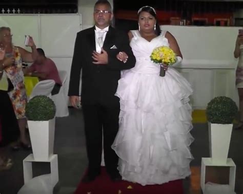 Wedding Bloopers: DJ Plays The Wrong Song During Newlyweds' Walk At The ...