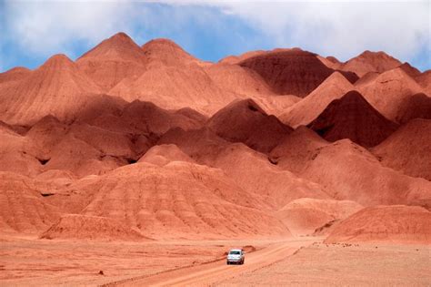 Un desierto rojo en Catamarca | Visit argentina, Argentina culture ...