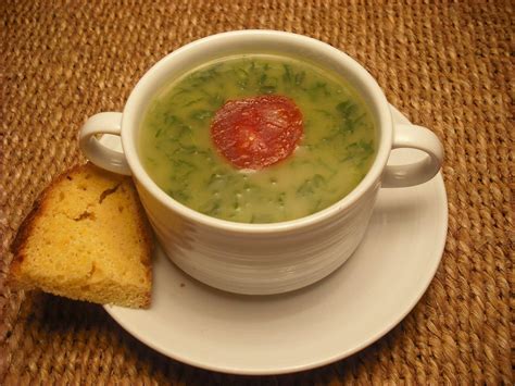 Caldo Verde e Broa de Milho Portuguese Soup, Portuguese Recipes, Marmite, Caldo Verde Recipe ...