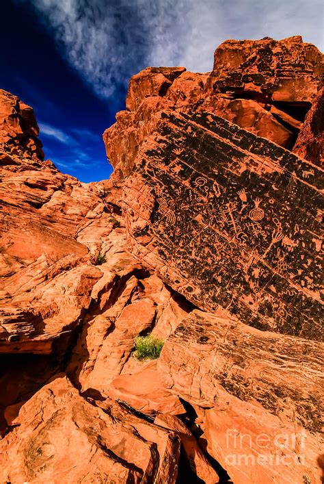 Valley of Fire Petroglyphs Photograph by Brenda Giasson - Fine Art America