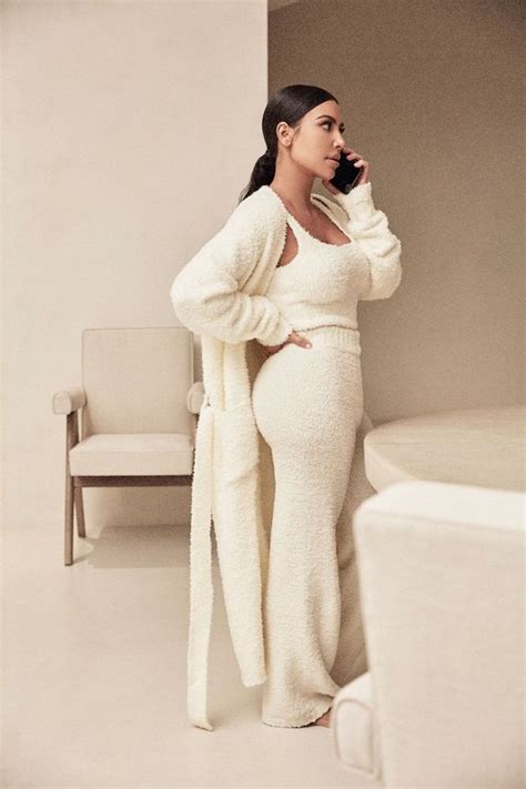 Kim Kardashian launches the SKIMS Cozy Knitwear Collection (My Face Hunter) | Loungewear outfits ...