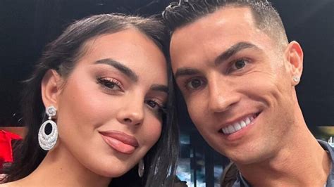 Georgina Rodríguez mostra-se junto de Cristiano Ronaldo: "Paz e amor..."