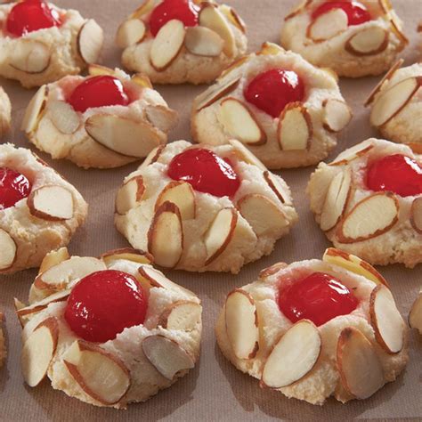 Chewy Almond Cookies Recipe | Wilton ホリデークッキー, カップケーキ, 花のクッキー, イースター ...