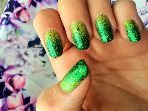 CND SHELLAC Green ombre nails- glitter added to Limeade Glitter Acrylics, Gold Acrylic Nails ...