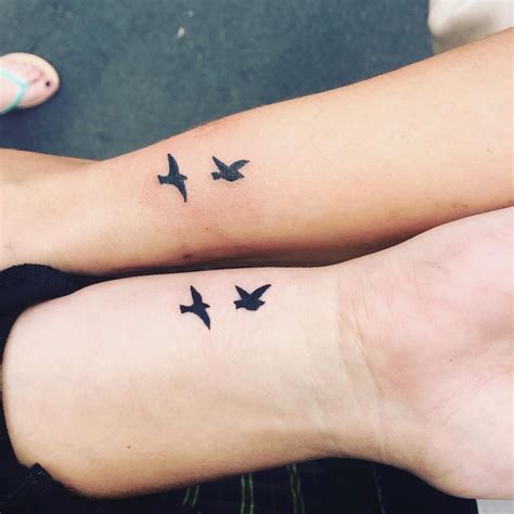 50+ Couple Tattoo Birds Background