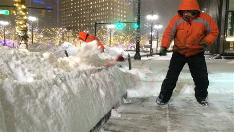 Metro Detroit digs out from area's 3rd-biggest snowstorm