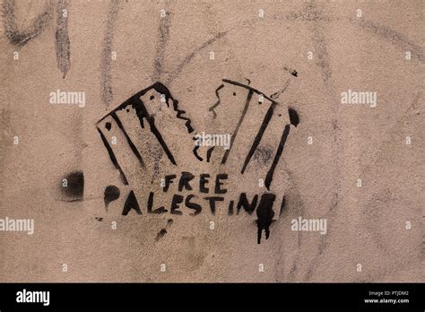 Free Palestine graffiti Stock Photo - Alamy