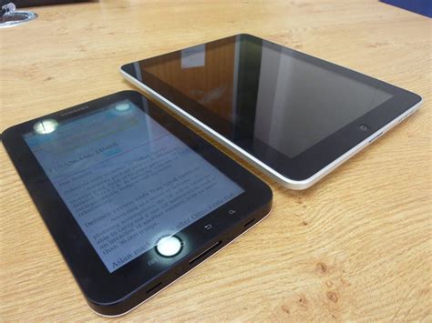 Samsung Galaxy Tab vs Apple iPad size-comparison photos - CNET