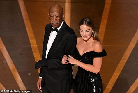 Oscars 2023: Morgan Freeman wears a satin glove on his paralyzed hand - Hot Lifestyle News