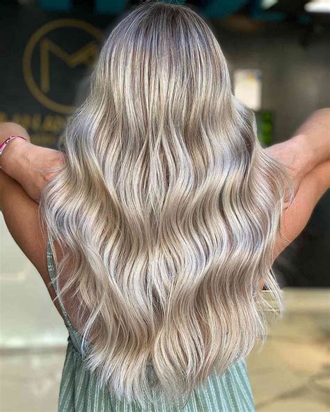 17 Stunning Platinum Blonde Balayage Hair Color Ideas