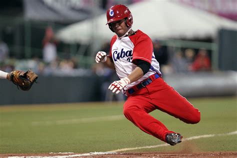 2 Cuban baseball players defect during U.S. trip - CBS News