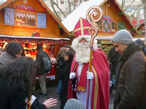 The Guide to All the French traditions of Christmas - French Moments | French christmas ...