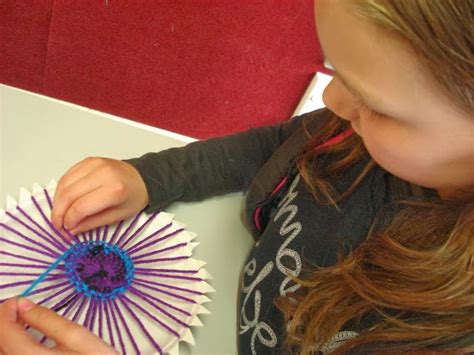 Jen's Teaching Tools: Paper plate weaving