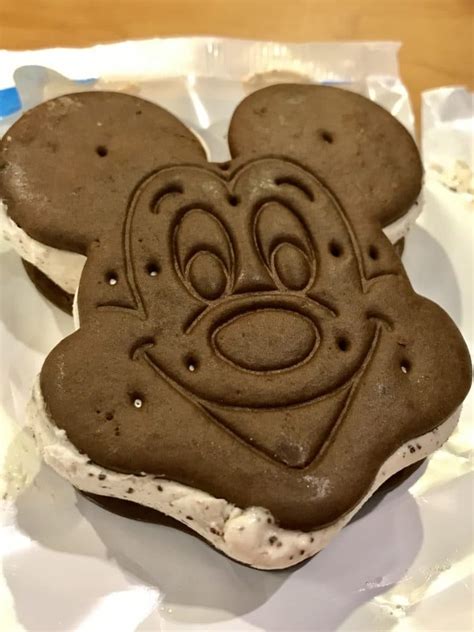 The Best Snacks at Disney World - Mickey Chatter