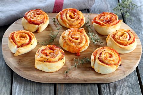 Saftige Blätterteig-PIZZASCHNECKEN nach einfacher Anleitung | Pizza rolls, Homemade pizza rolls ...