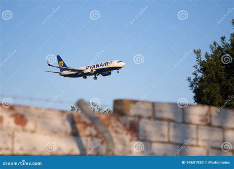 Ryanair plane landing editorial image. Image of flying - 94601920