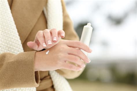 The Best Ways To Prevent Cold-Chapped Hands In Winter - Square One ...