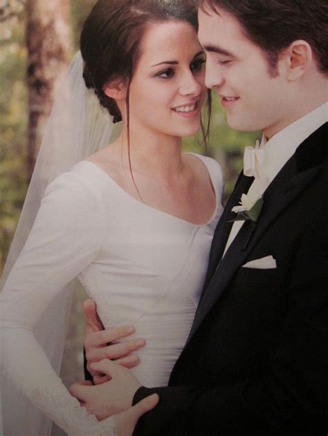 Edward And Bella at Wedding | Twilight edward, Twilight wedding ...