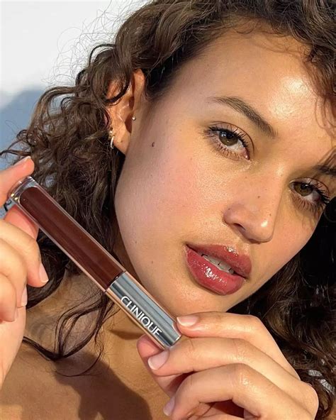 Clinique’s Black Honey Lip Gloss Is Going Viral on TikTok Fancy Makeup, Makeup Looks, Honey Skin ...