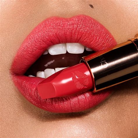 Hot Emily - Hot Lips - Bright Coral Lipstick | Charlotte Tilbury in 2021 | Coral lipstick, Hot ...