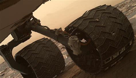 NASA's Curiosity Mars rover has Wheel with Two Tread Breaks - Clarksville Online - Clarksville ...