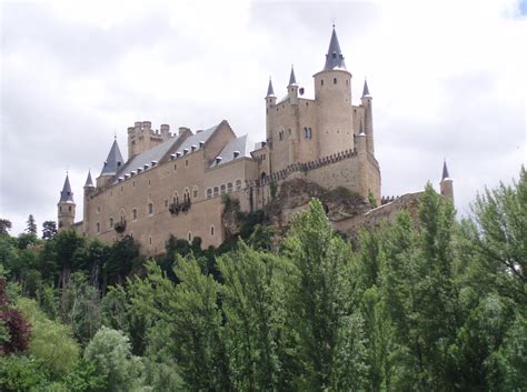 File:Alcázar de Segovia 1-7-07.JPG - Wikimedia Commons