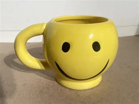 VINTAGE SMILEY FACE Emoji Happy Coffee Cup Yellow Ceramic Mug $3.99 - PicClick