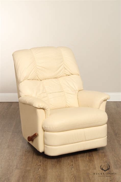 La-Z-Boy Contemporary Pair of Leather Recliners – Bucks County Estate Traders