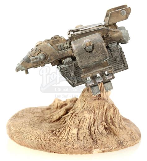 Lot #771 - STARSHIP TROOPERS (1997) - Dropship Maquette - Price Estimate: $400 - $600