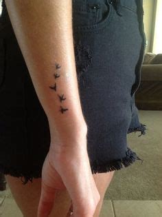 24++ Small Bird Tattoo On Wrist | Rofgede