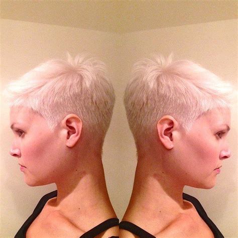 Who loves a bleach blonde pixie? http://ift.tt/1TKwABG Asymmetrical ...