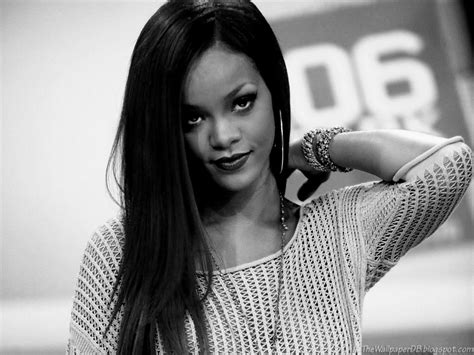Rihanna | Rihanna red hair, Rihanna hair color, Rihanna hairstyles