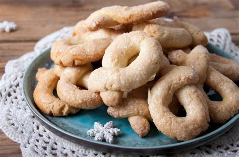 Berlin Wreath Norwegian Christmas Cookies Recipe (2024)