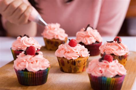 Difference Between Baking Flavors and Extracts | Bickford Flavors