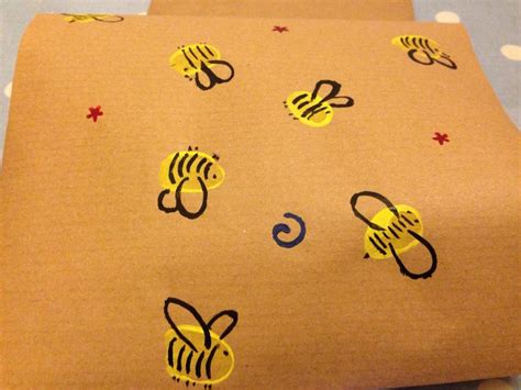 Happy beeday! Fingerprint bees... | Fingerprint, Bee, My style