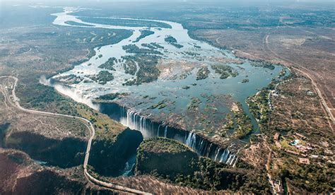 The Zambezi River, an indelible tourisme link between Zambia and ...