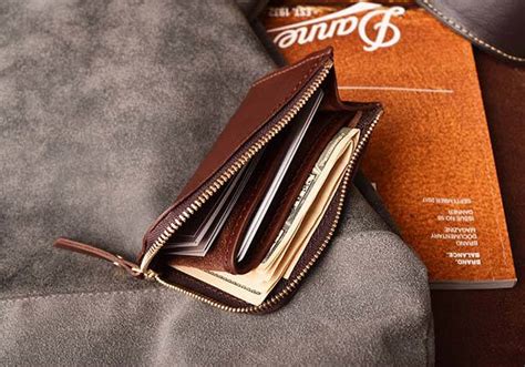 Handmade Customizable Leather Zipper Wallet | Gadgetsin