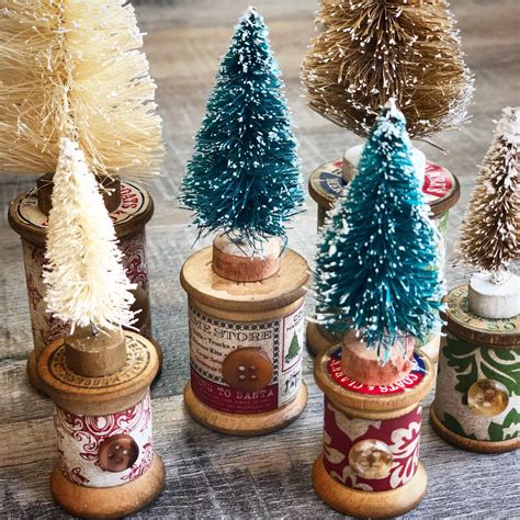 Tiny Bottle Brush Christmas Trees on Vintage Wood Spools | Creating Me | Mini árbol de navidad ...