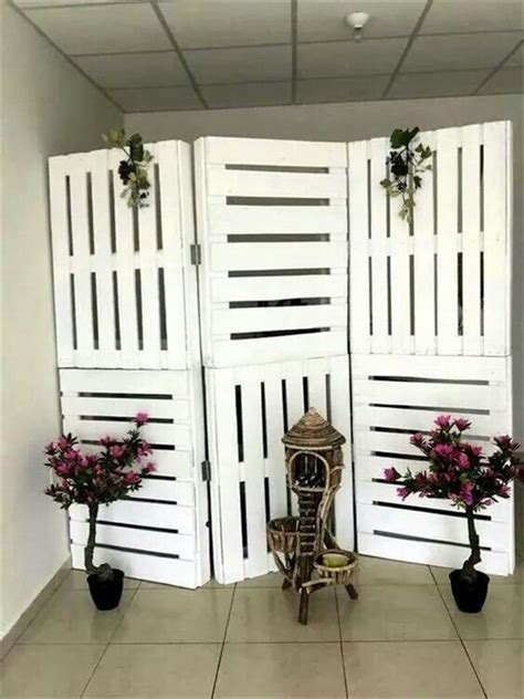 + 20 Ideas para dividir con palets. Separar espacios con palets. Decoralia.