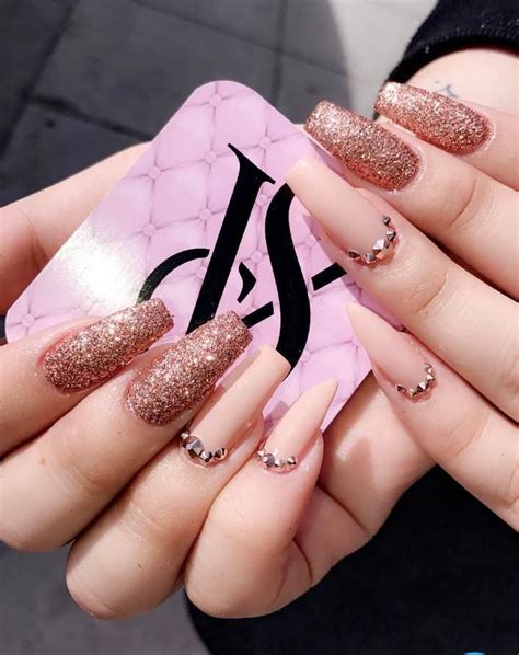 These Rose Gold Nails Are Anything But Basic Nails Sparkly v & n nail design - Nail Desing # ...