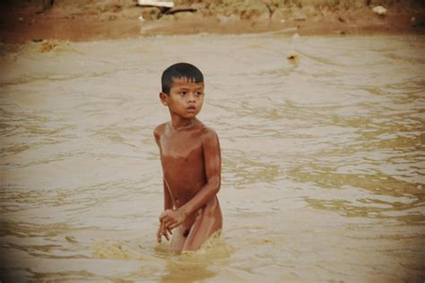 Swimming Pool | The lake is the Cambodian children swimming … | Flickr